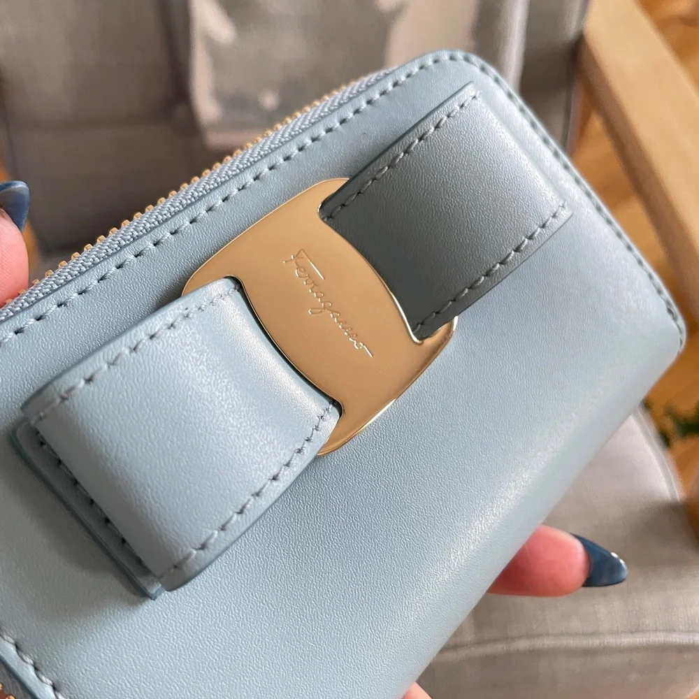 Salvatore Ferragamo Bow Cardholder - Picture 2 of 10